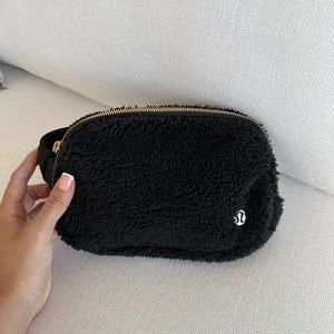 Lululemon Sherpa belt bag